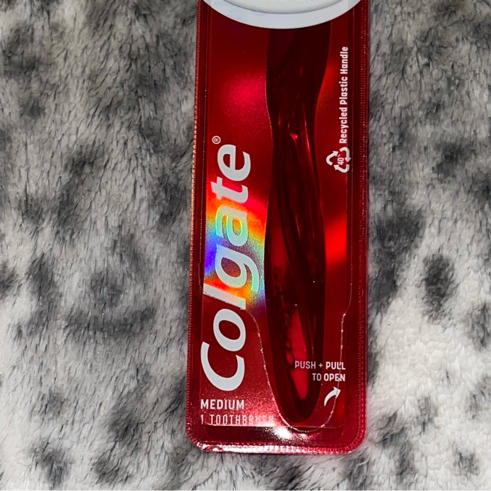 Colgate Toothbrush - Picture 3 of 8